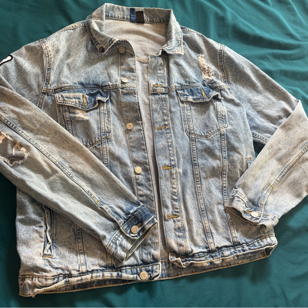 Light Wash Distressed Denim Jacket - Classic Style